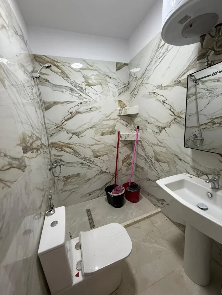 Tirane, jepet me qera apartament 1+1+Ballkon Kati 7, 67 m² 500 € 