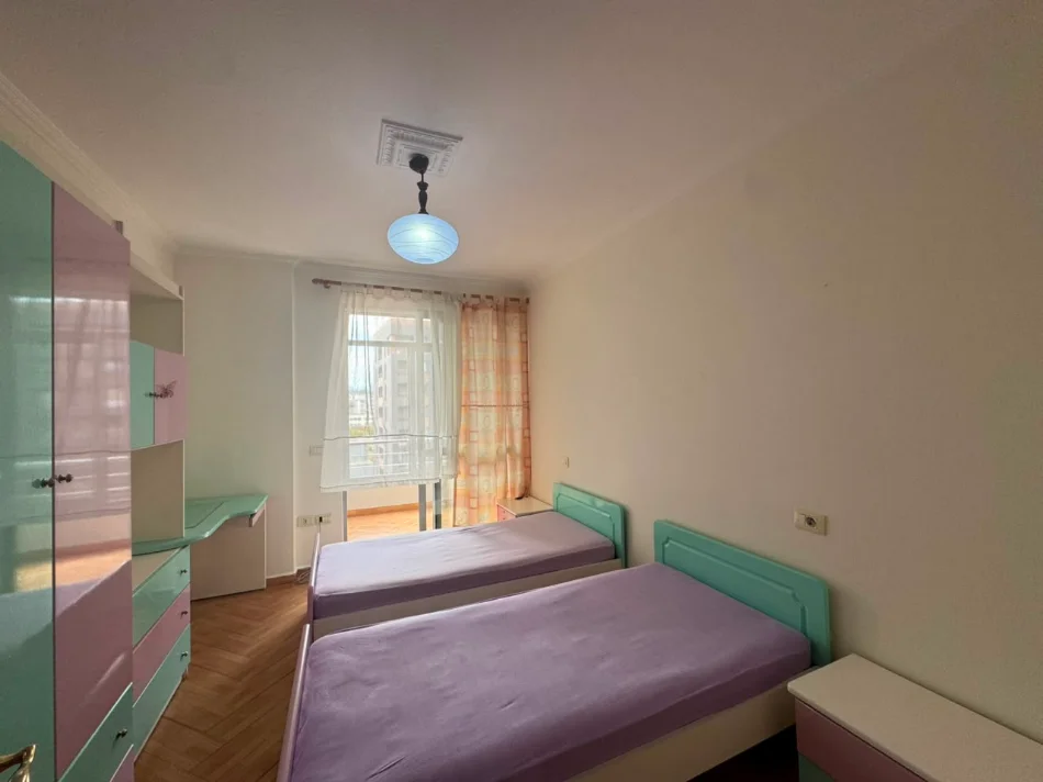 Tirane, jepet me qera apartament 2+1 Kati 4, (Rruga Tefta Tashko)