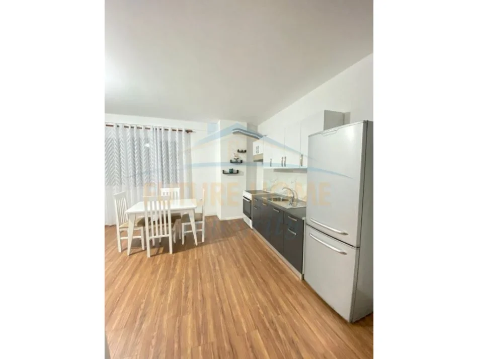 Tirane, jepet me qera apartament 1+1 Kati 1, 85 m² 400 € (SAUK)