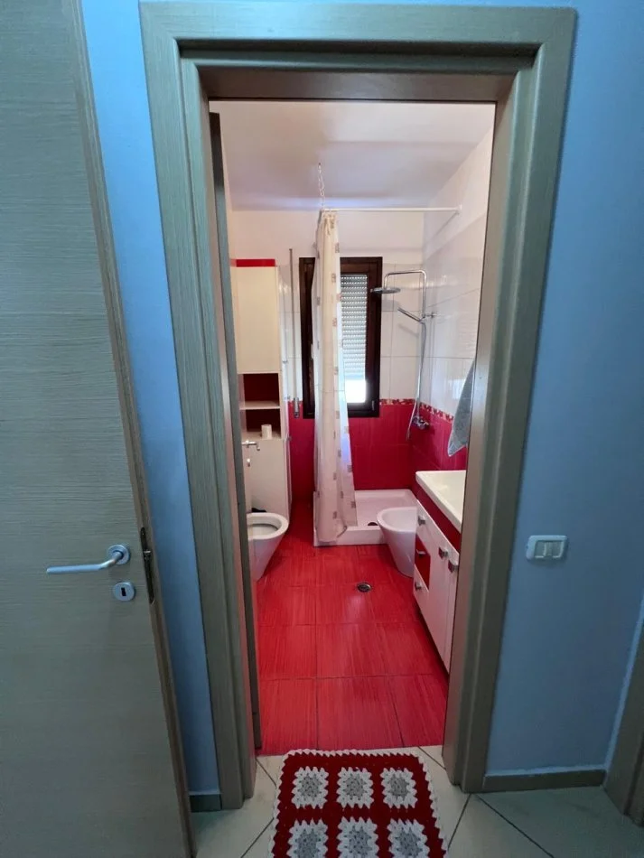 Tirane, jepet me qera apartament 2+1+Ballkon Kati 3, 100 m² 700 € (Kopeshti Botanik , te xhamia)