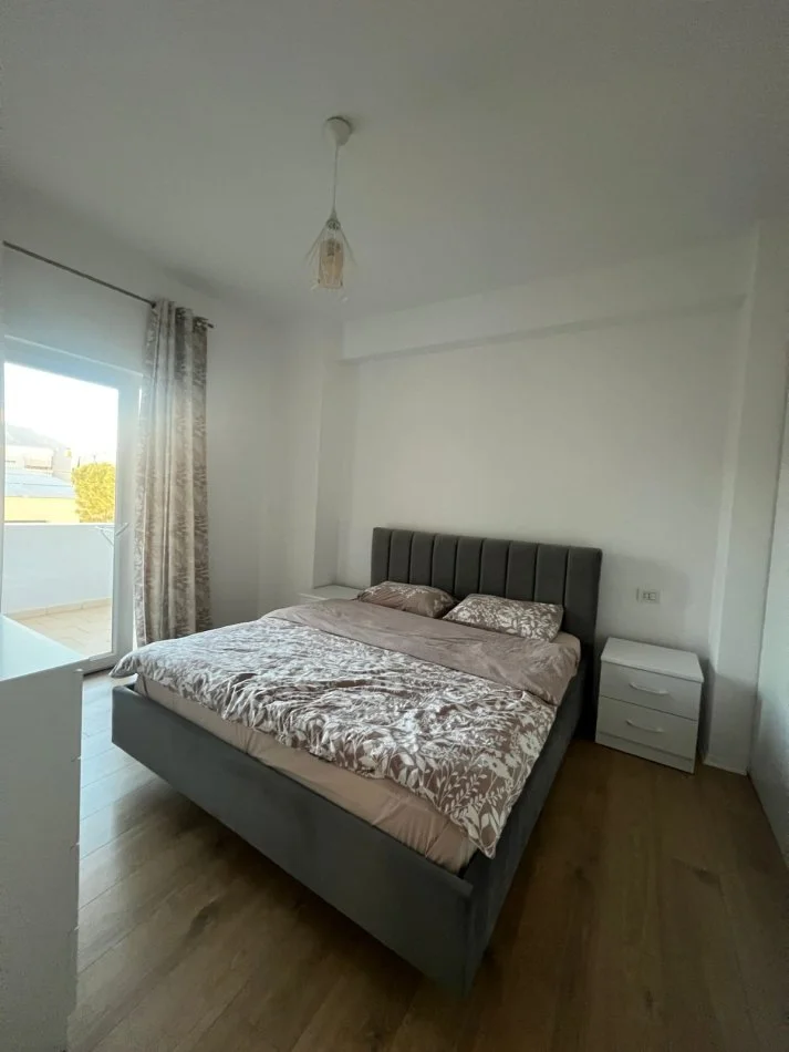 Tirane, jap me qera apartament 2+1+Ballkon Kati 4, 145 m² 600 € (Zogu i Zi tek pallati Logos)