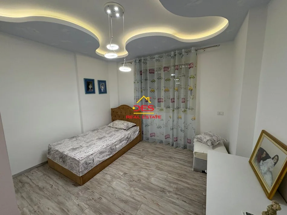 Vlore, shitet apartament+verande | Penthouse 2+1+Ballkon Kati 2, 155 m² 180.000 € (Rruga Sadik Zotaj)