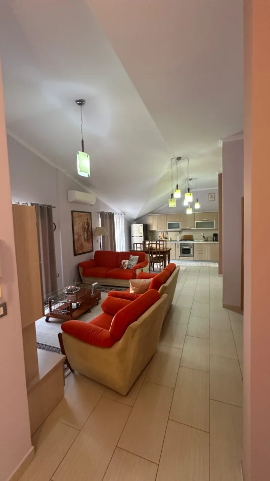 Tirane, jepet me qera apartament 3+1 Kati 2, 144 m² 850 € (kristal center)