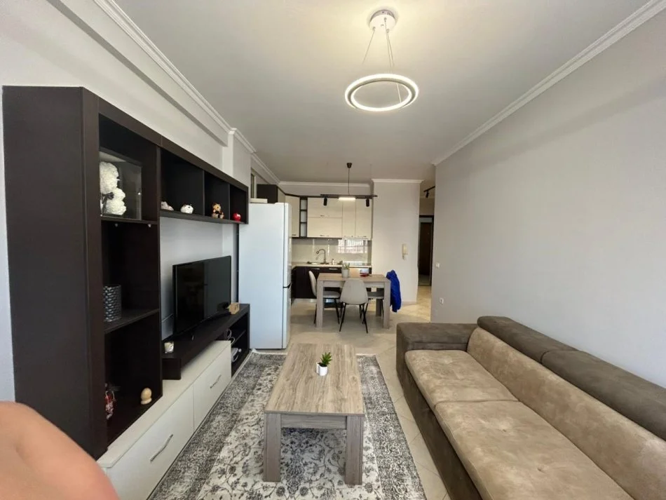 Tirane, jepet me qera apartament 1+1+Ballkon Kati 5, 80 m² 500 € (Selite)