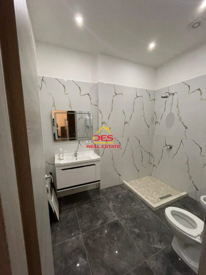 Vlore, jepet me qera apartament 1+1 Kati 0, 65 m² 300 € (Rruga Shyqyri Ali Merka)