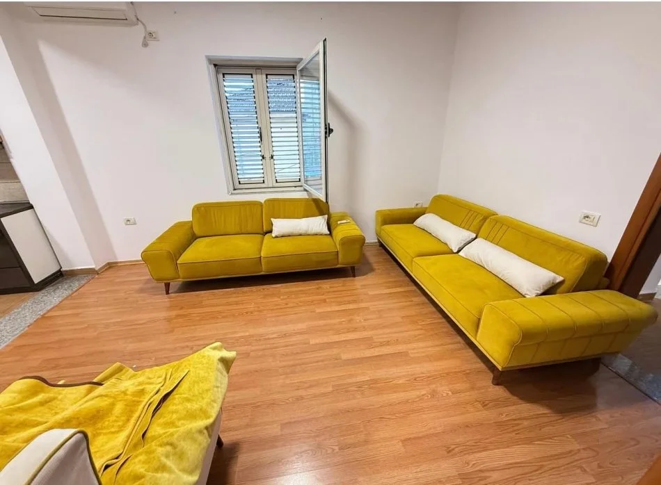 Tirane, jepet me qera apartament 2+1 Kati 2, 85 m² 500 € (Rruga kongresi i lushnjes)