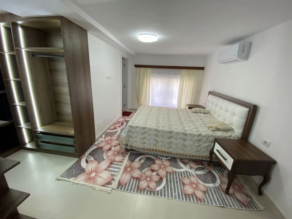 Durres, jepet me qera apartament duplex 2+1+Aneks+Ballkon Kati 1, 120 m² 800 € (Kodra e diellit 2)