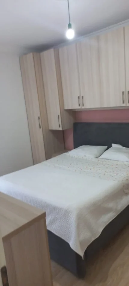 Tirane, jepet me qera apartament 1+1 Kati 5, 58 m² 380 € (rruga muhamet deliu)