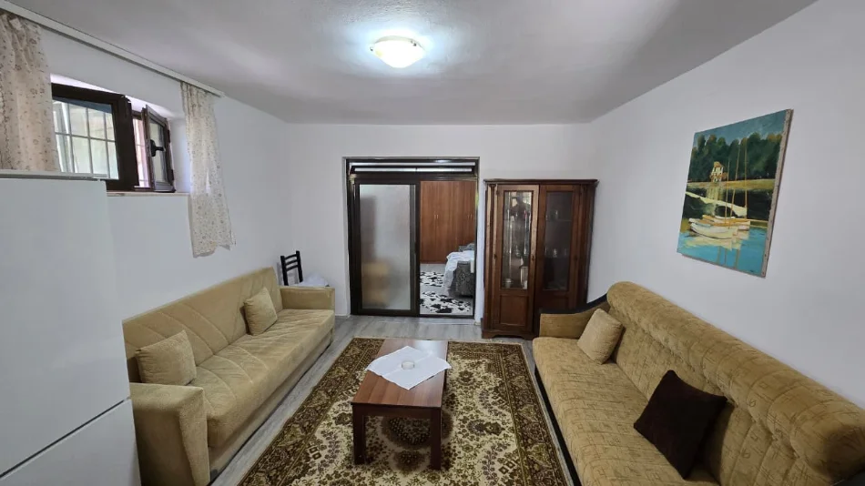 Tirane, jepet me qera apartament 1+1 Kati 0, 60 m² 500 € (Rruga Kosovareve)