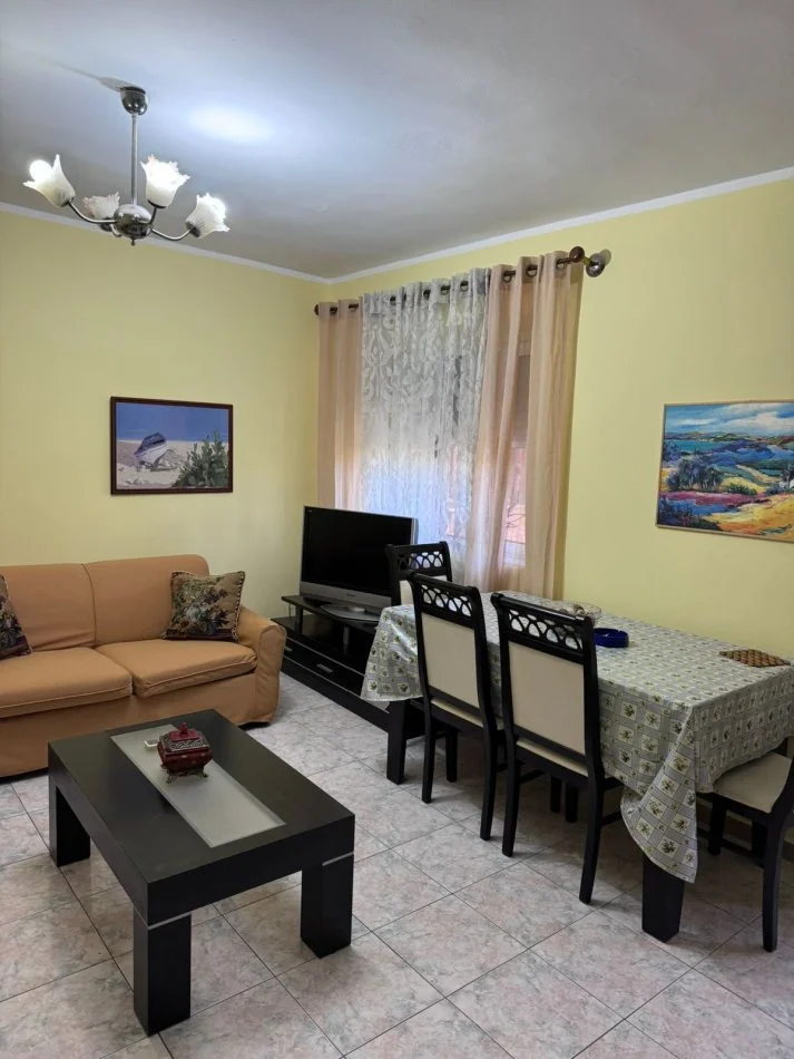 Tirane, jepet me qera apartament 2+1+Ballkon Kati 4, 80 m² 500 € (rruga Elbsanit)