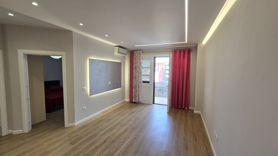 Tirane, shes apartament 1+1+Ballkon Kati 1, 76 m² 140.000 € (Kodra e Diellit)