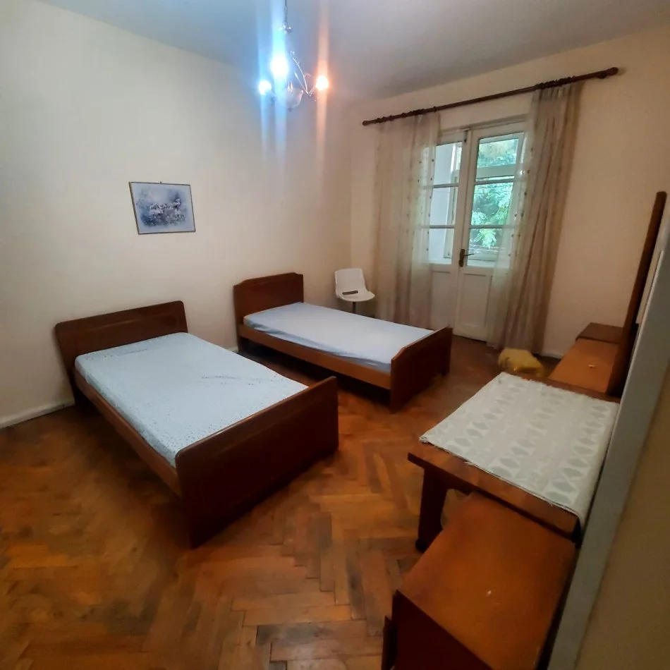 Tirane, jepet me qera 2+1+Ballkon Kati 2, 75 m² 400 € (Medreseja)