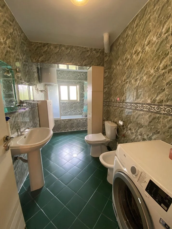 Tirane, jap me qera apartament 2+1+Ballkon Kati 3, 110 m² 600 € (Ish Shushica)