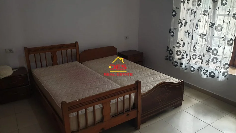 Vlore, jepet me qera shtepi 2+1+Ballkon Kati 0, 85 m² 300 € (Rruga Sadik Zotaj)