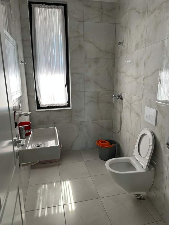 Tirane, jepet me qera apartament 2+1+A+BLK Kati 5, 100 m² 700 Euro (Selvia)