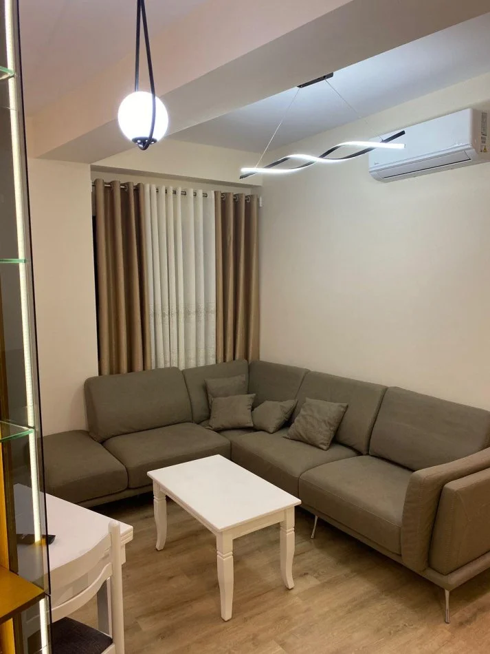 JEPET ME QIRA 2+1+1 POST PARKIM ASTIR BAR ROSINI