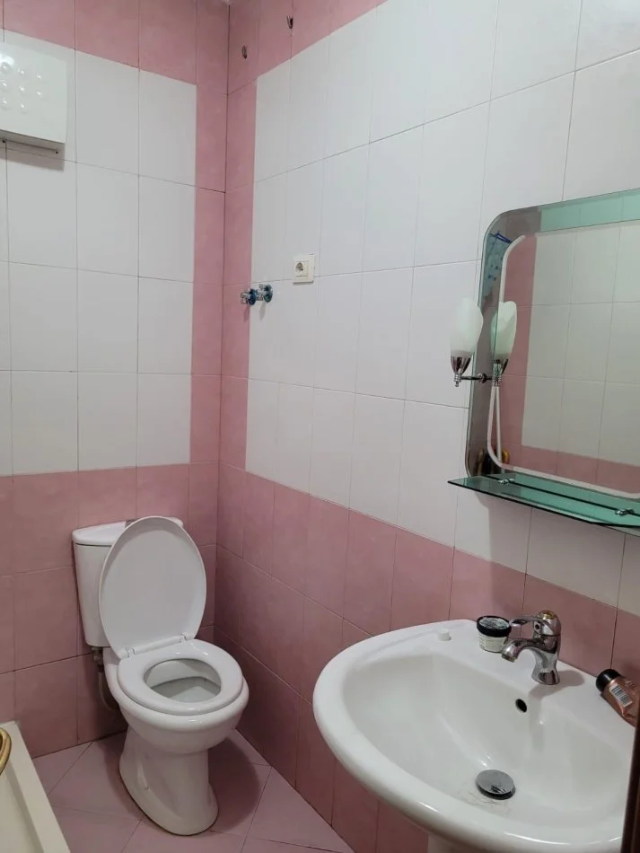 Tirane, jepet me qera apartament 2+1+Ballkon Kati 3, 100 m² 550 € 