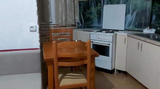 Tirane, jepet me qera apartament 2+1 Kati 4, 80 m² 400 Euro (prane pallateve te Arabit)