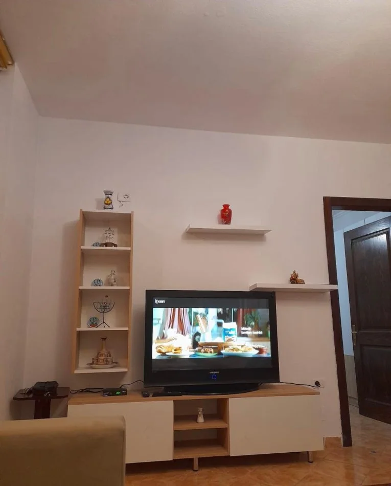 Tirane, jepet me qera apartament 2+1+Ballkon Kati 2, 70 m² 550 € (Don Bosko)
