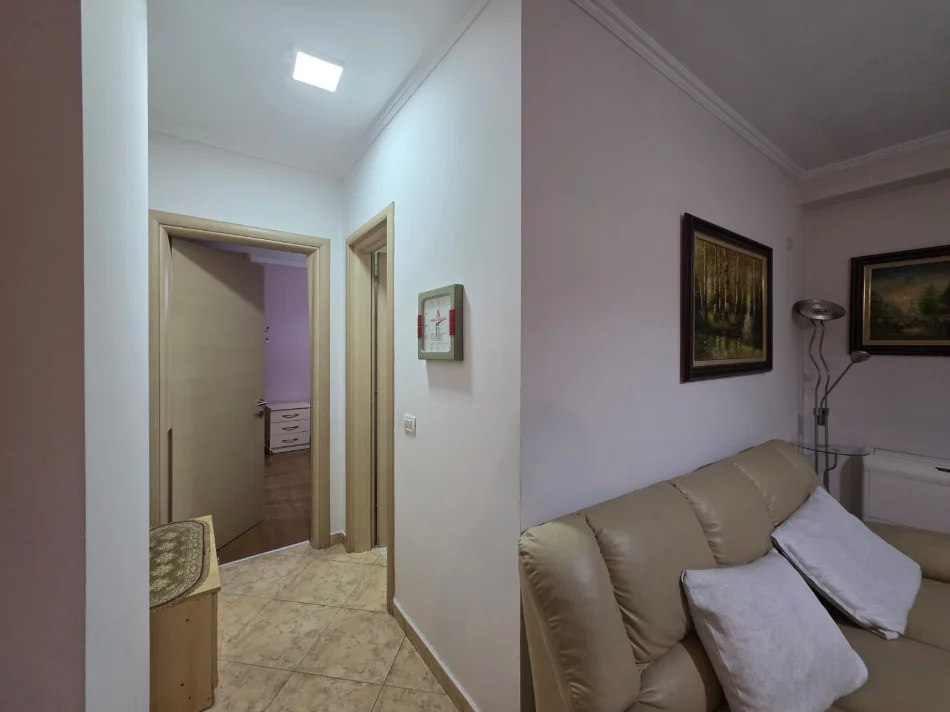 Shqiperi, jepet me qera apartament 1+1+Ballkon Kati 4, 67 m² 500 € (Rruga shkelqim Fusha)