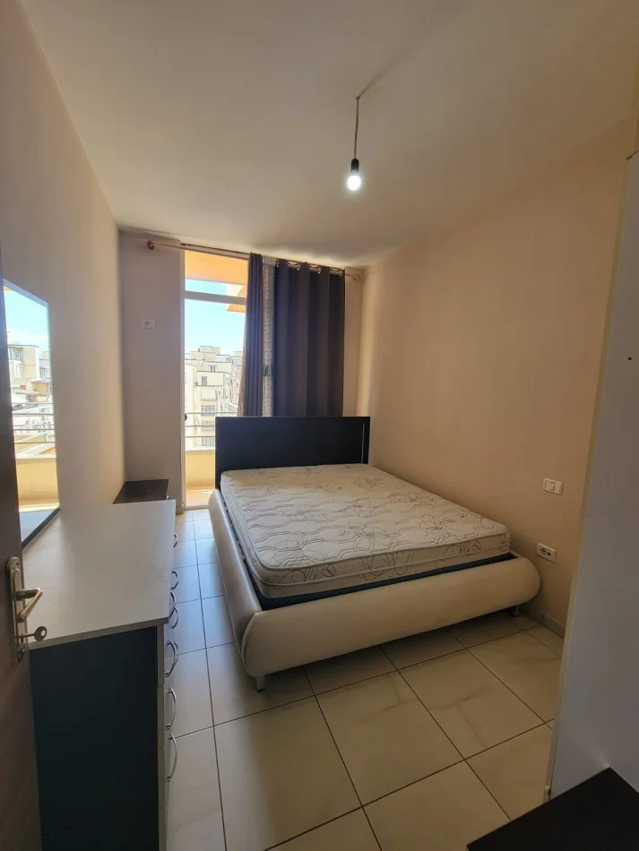 Tirane, jepet me qera apartament 1+1+Ballkon Kati 7, 55 m² 400 € (Astir)