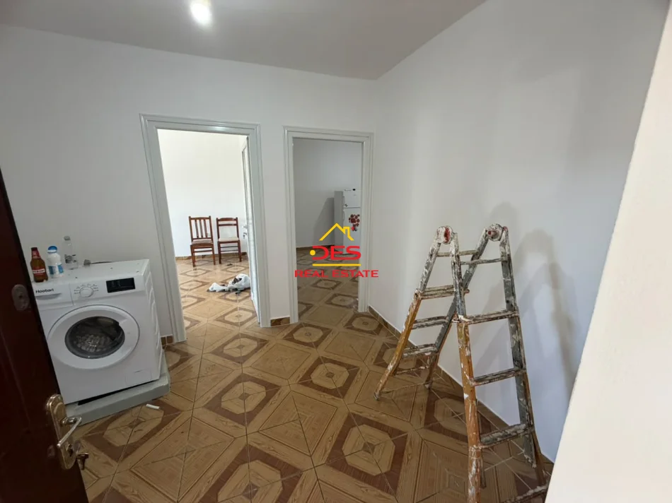 Vlore, jepet me qera apartament 1+1 Kati 2, 70 m² 300 € (Rruga Sali Bedini)