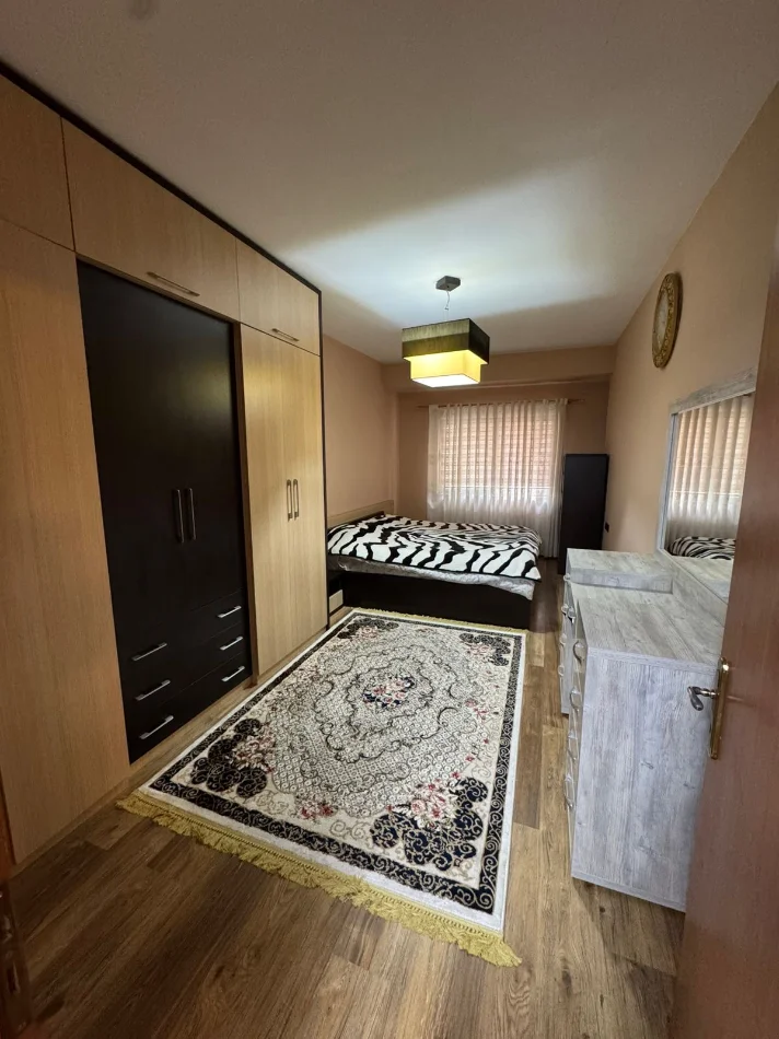 Tirane, jepet me qera apartament 2+1 Kati 5, 116 m² 500 € (Ngjitur me Grand Gallery ne Yzberisht)