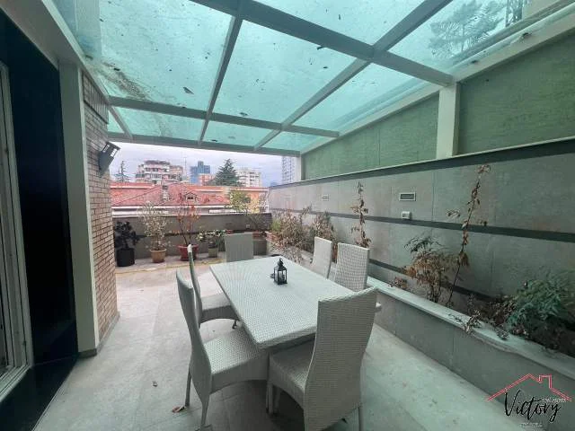 Tirane, jepet me qera apartament 3+1 Kati 2, 197 m² 3.000 Euro (bllok , tirane)