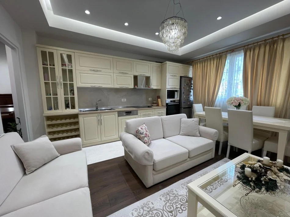 Tirane, jepet me qera apartament 2+1+Ballkon Kati 2, 85 m² 1.000 € (Rruga e Durresit)