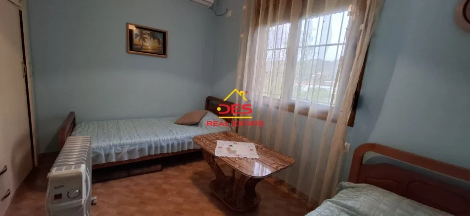 Vlore, jepet me qera shtepi 2+1+Ballkon Kati 1, 110 m² 350 € (Cerkovinë)