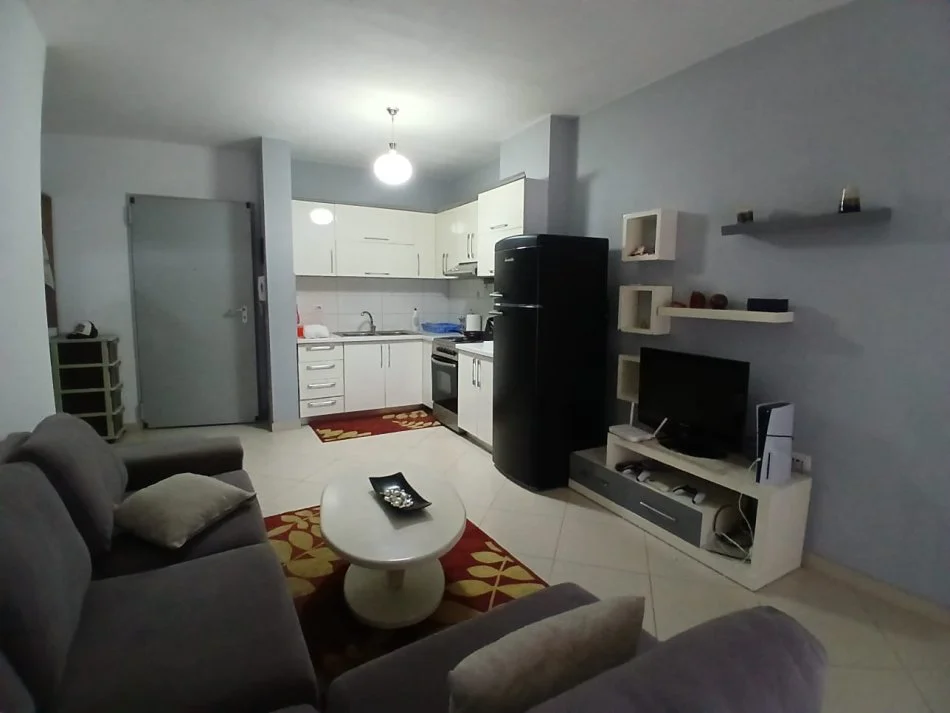Tirane, jepet me qera apartament 1+1+Ballkon Kati 3, 63 m² 550 € 