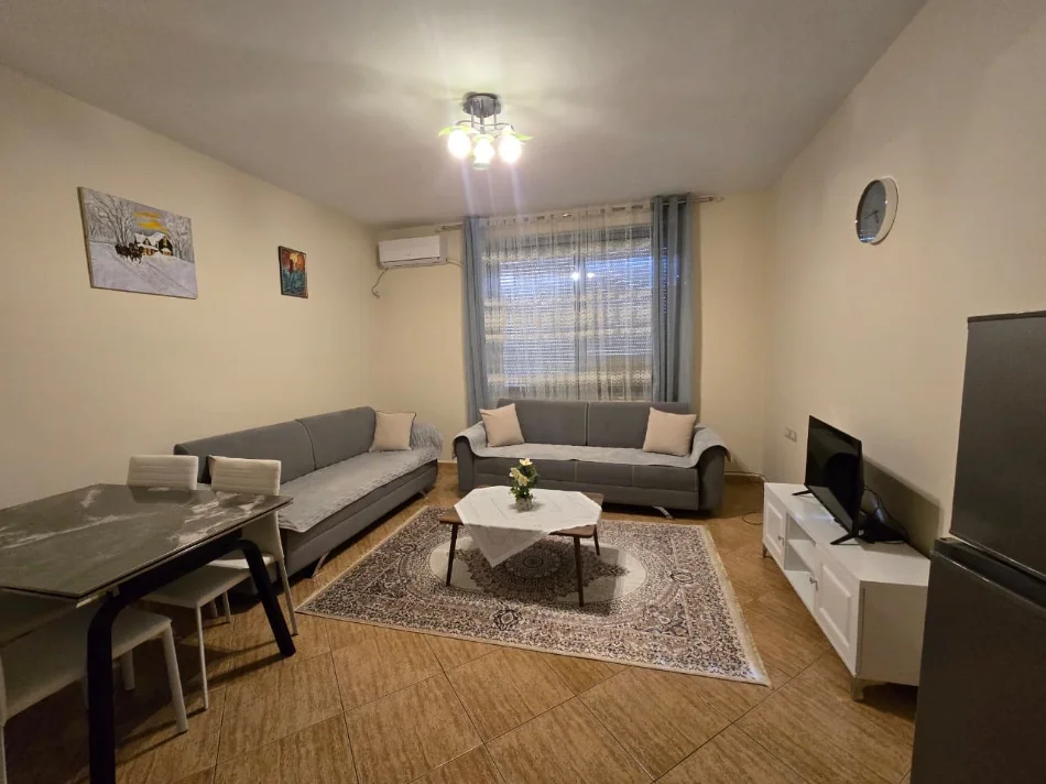 Tirane, jepet me qera apartament 2+1 Kati 5, 800 € (Rruga Kosovarve)