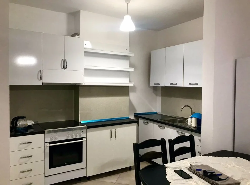 Tirane, jepet me qera apartament 2+1 Kati 7, 92 m² 600 € (Don Bosko)
