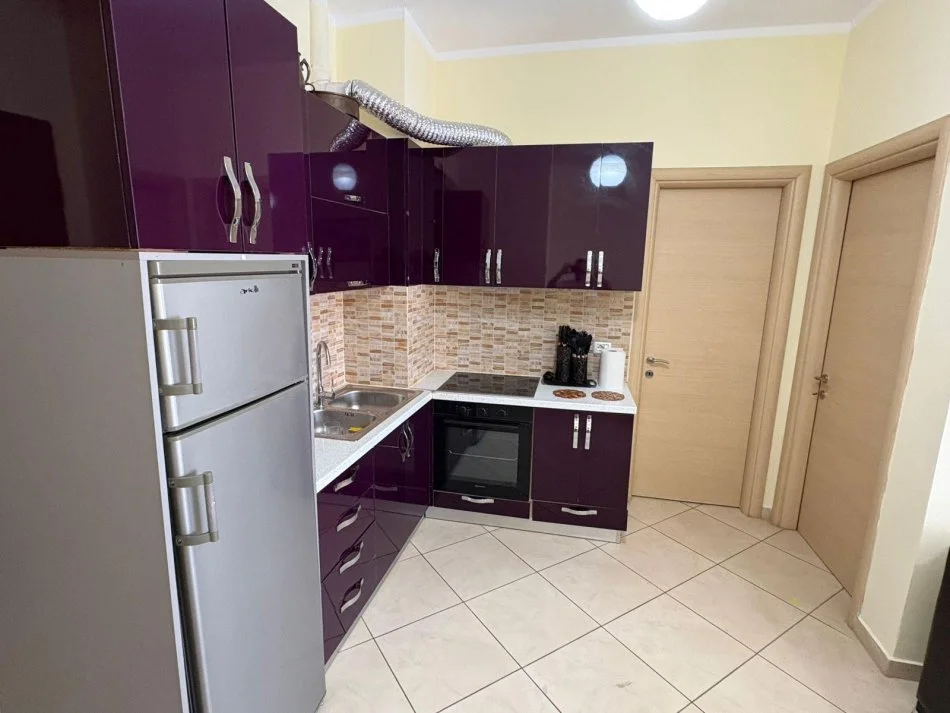 Vlore, jepet me qera apartament 1+1+Ballkon , 70 m² 300 € (Rruga TRansballkanike)