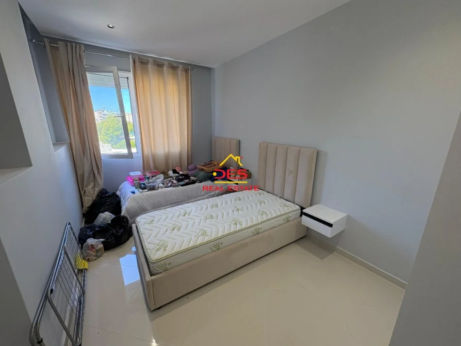Vlore, jepet me qera apartament 2+1+Ballkon Kati 3, 95 m² 500 € (Rruga Sadik Zotaj)