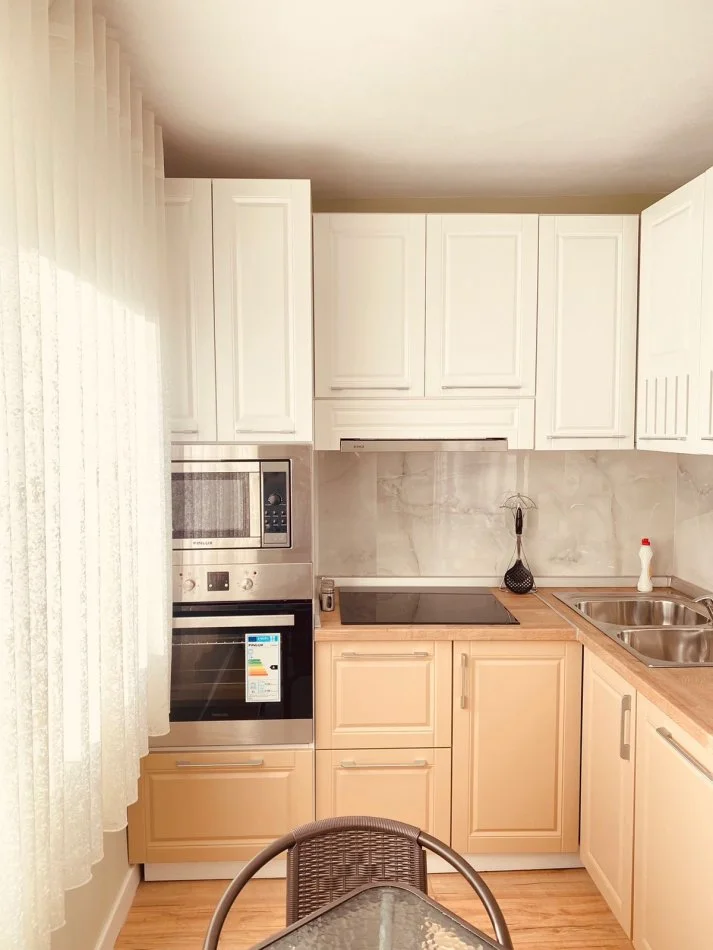 Tirane, jepet me qera apartament 2+1 Kati 3, 90 m² 650 € (Ambasada Amerikane)