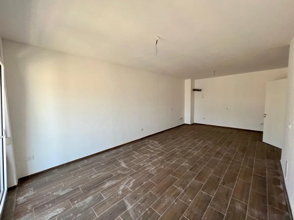 Tirane, jepet me qera apartament 2+1 Kati 6, 120 m² 500 € (Rruga kongresi manastirit)