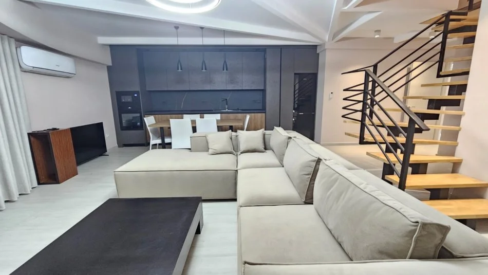 Tirane, jepet me qera apartament Dublex Kati 3, 153 m² 950 € 