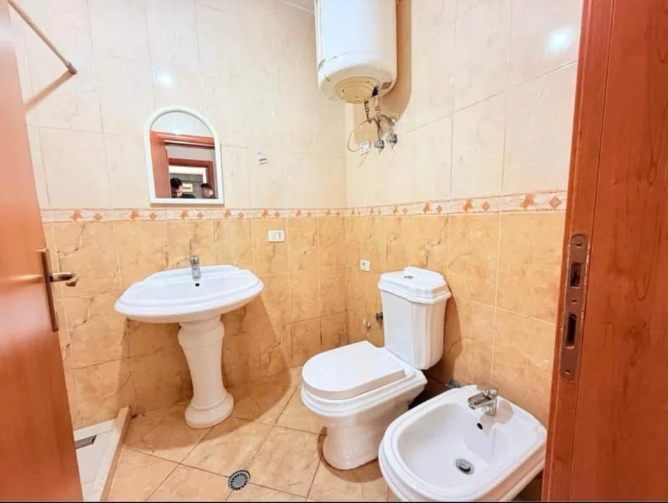 Tirane, shitet 2+1+Ballkon Kati 4, 98 m² 190.000 € (Ish parku)