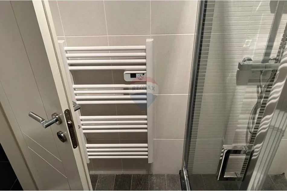 Tirane, jepet me qera apartament Dublex Kati 4, 130 m² 950 € (Komuna e Parisit)