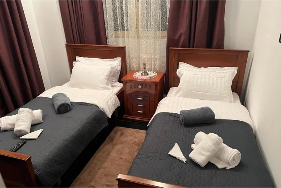 Tirane, jepet me qera apartament Dublex Kati 4, 130 m² 950 € (Komuna e Parisit)