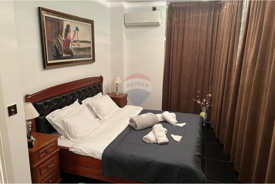 Tirane, jepet me qera apartament Dublex Kati 4, 130 m² 950 € (Komuna e Parisit)