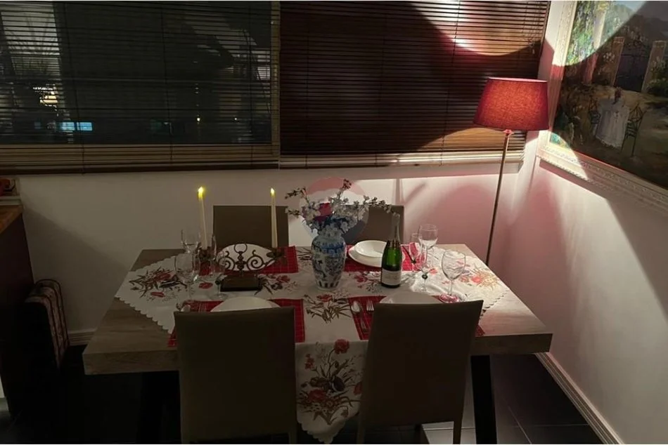 Tirane, jepet me qera apartament Dublex Kati 4, 130 m² 950 € (Komuna e Parisit)