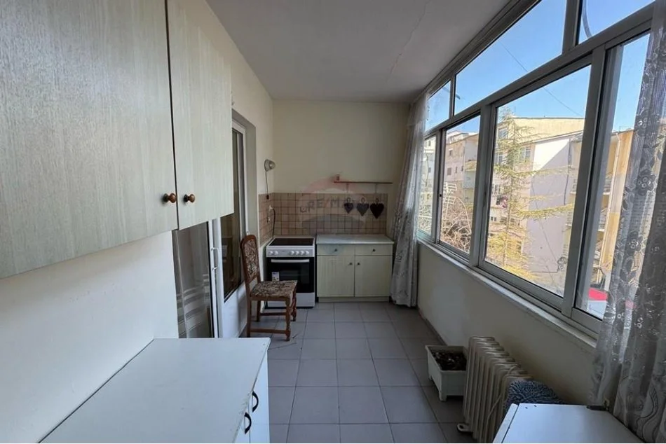 Tirane, shitet apartament 2+1 Kati 4, 93 m² 182.000 € (Vasil Shanto)