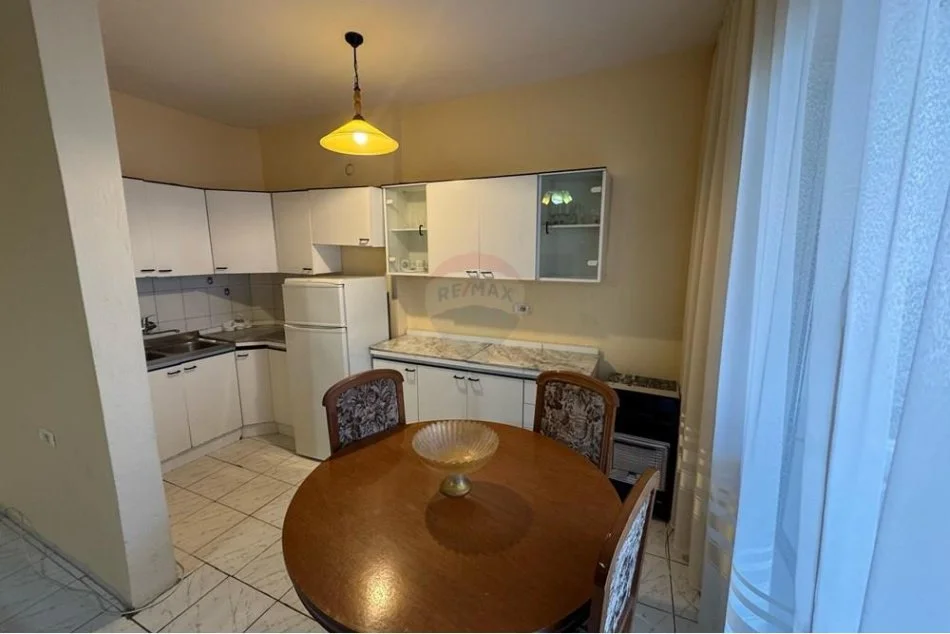 Tirane, shitet apartament 2+1 Kati 4, 93 m² 182.000 € (Vasil Shanto)