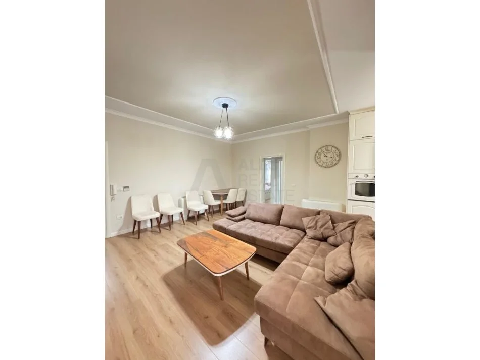 Tirane, jepet me qera apartament 2+1+Aneks+Ballkon , 115 m² 700 € (Liqeni i thate)