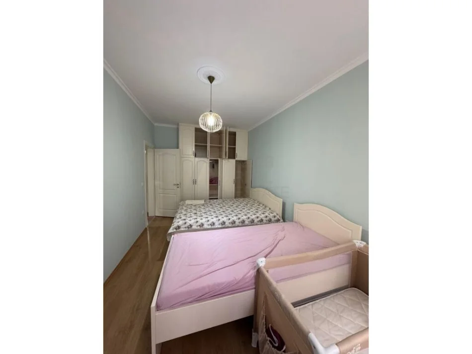 Tirane, jepet me qera apartament 2+1+Aneks+Ballkon , 115 m² 700 € (Liqeni i thate)