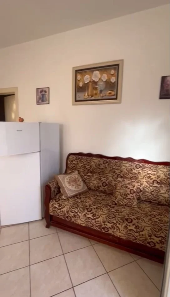 Tirane, jepet me qera shtepi 1+1+Ballkon Kati 2, 70 m² 320 € (rruga Andon frasheri)