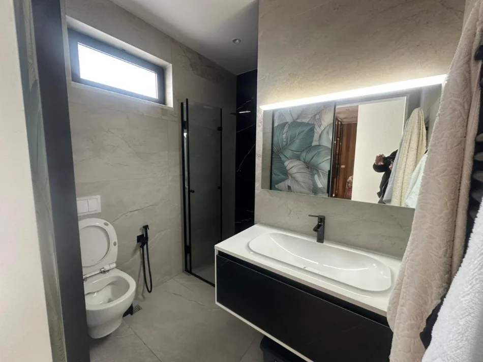 Tirane, shitet apartament+verande | Penthouse 2+1+Aneks+Ballkon Kati 9, 136 m² 350.000 € (Rruga Sokrat Miho)