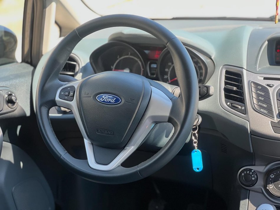 FORD FIESTA 1.4 NAFTE 👉 2010 👈 kambio MANUALE 3.990 €